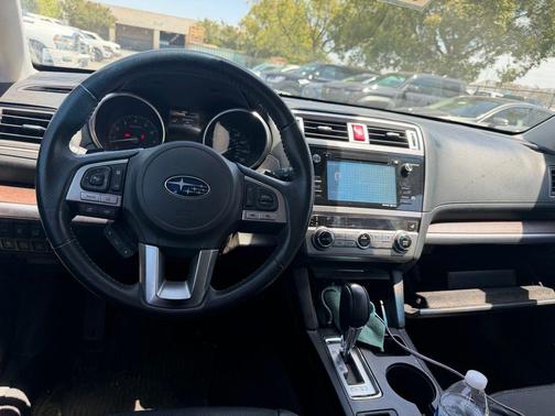 Crystal White Pearl 2017 Subaru Outback 3.6R Limited