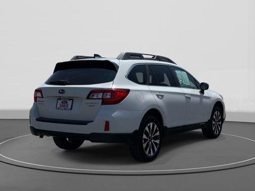 Crystal White Pearl 2017 Subaru Outback 3.6R Limited