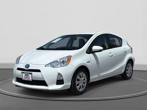 Moonglow 2014 Toyota Prius c One
