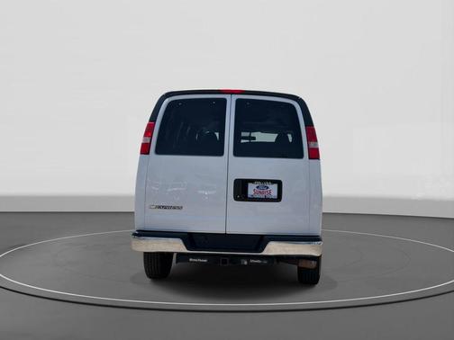 Summit White 2017 Chevrolet Express 3500 LT