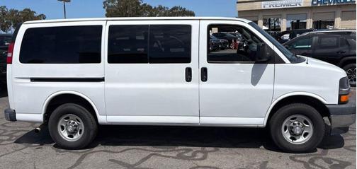 Summit White 2017 Chevrolet Express 3500 LT