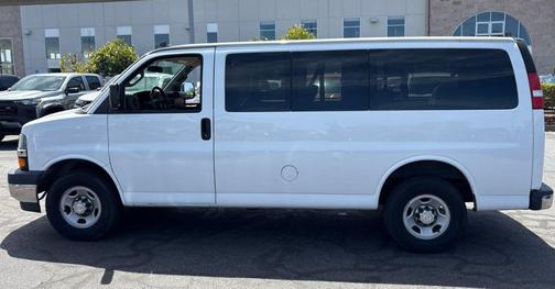 Summit White 2017 Chevrolet Express 3500 LT