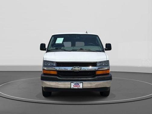 Summit White 2017 Chevrolet Express 3500 LT