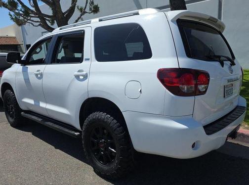 Super White 2019 Toyota Sequoia SR5
