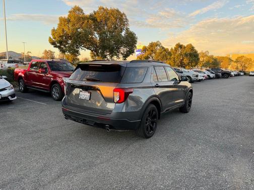 2023 Ford Explorer ST-Line