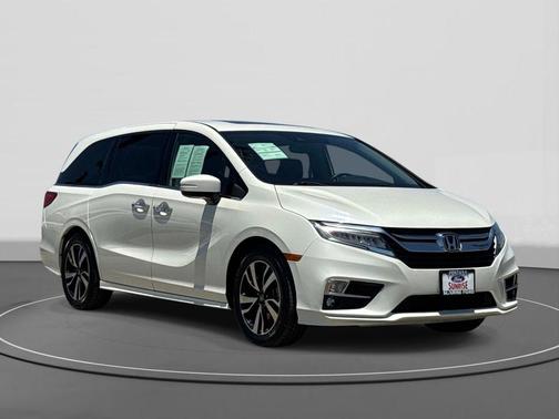 White Diamond Pearl 2019 Honda Odyssey Elite