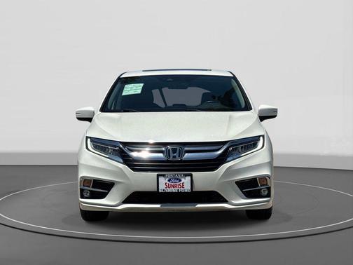 White Diamond Pearl 2019 Honda Odyssey Elite