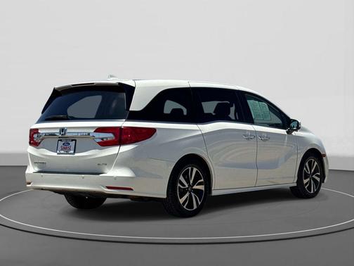 White Diamond Pearl 2019 Honda Odyssey Elite