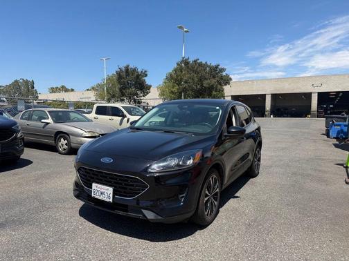 AGATE BLACK METALLIC 2021 Ford Escape SE