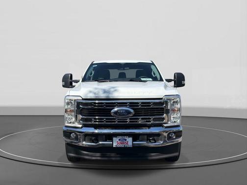 Oxford White 2025 Ford F-250 XLT