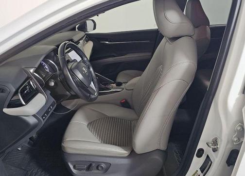 Super White 2019 Toyota Camry SE