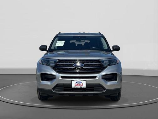 ICONIC SILVER METALLIC 2023 Ford Explorer XLT