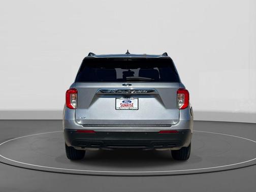 ICONIC SILVER METALLIC 2023 Ford Explorer XLT
