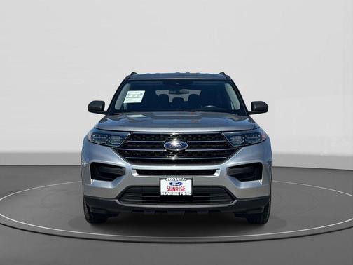 ICONIC SILVER METALLIC 2023 Ford Explorer XLT