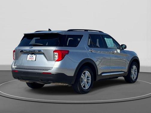 ICONIC SILVER METALLIC 2023 Ford Explorer XLT
