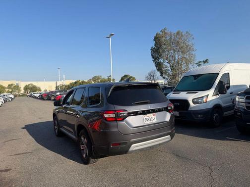 Modern Steel Metallic 2025 Honda Pilot EX-L