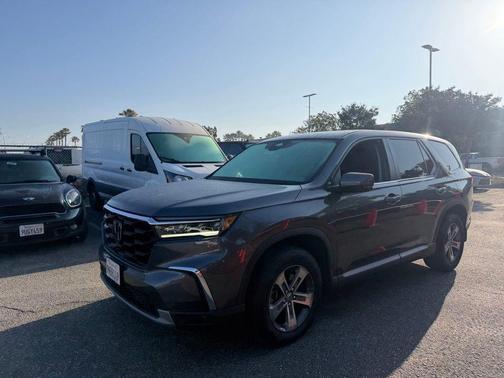 Modern Steel Metallic 2025 Honda Pilot EX-L