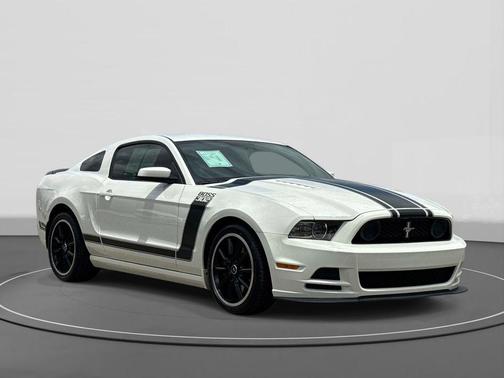 PERFORMANCE WHITE 2013 Ford Mustang Boss 302