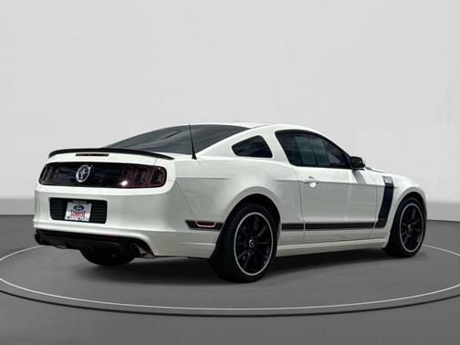 PERFORMANCE WHITE 2013 Ford Mustang Boss 302