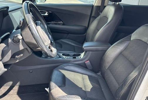 Snow White Pearl 2020 Kia Niro Touring