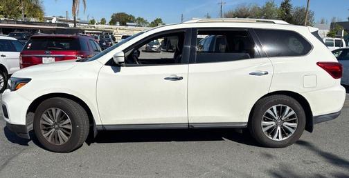 2017 Nissan Pathfinder SL