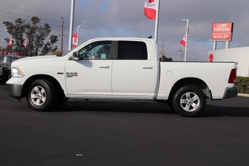 Photo 5 of 27 of 2019 RAM 1500 Classic SLT