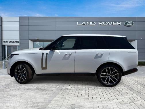 Ostuni Pearl White 2026 Land Rover Range Rover P400 SE