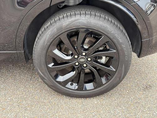 Santorini Black 2025 Land Rover Discovery Sport S