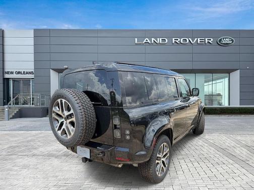 Santorini Black 2026 Land Rover Defender P400 X-Dynamic SE