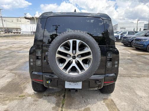 Santorini Black 2026 Land Rover Defender P400 X-Dynamic SE