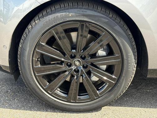 2025 Land Rover Range Rover P550e SE