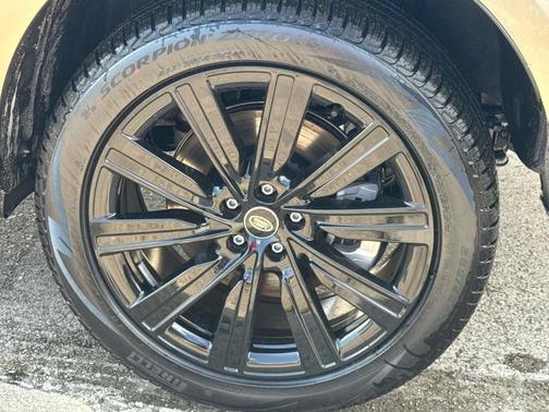 2025 Land Rover Range Rover P550e SE