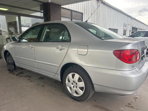 2005 Toyota Corolla LE