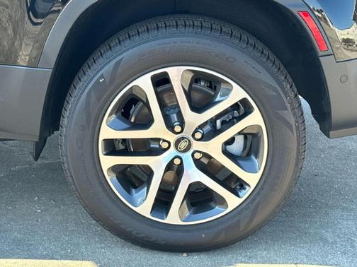 2025 Land Rover Defender P400