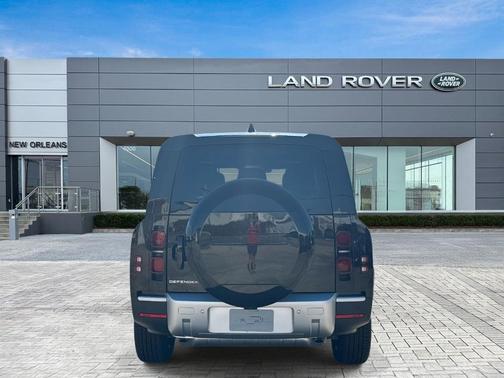 2025 Land Rover Defender P400