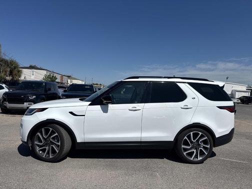 2025 Land Rover Discovery P300 S