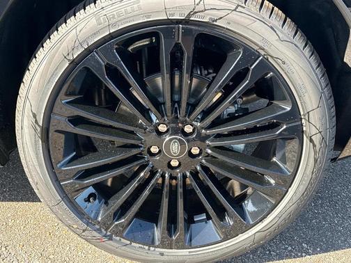 2026 Land Rover Range Rover Velar Dynamic SE