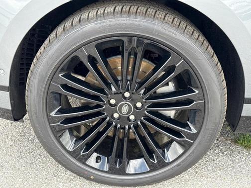 2026 Land Rover Range Rover Velar Dynamic SE