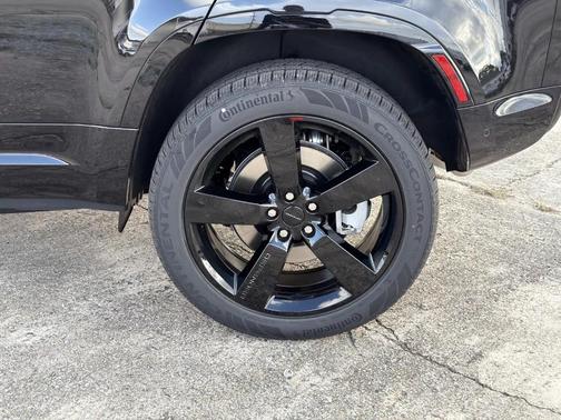 Santorini Black 2026 Land Rover Defender P400 X-Dynamic SE