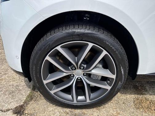 2025 Land Rover Range Rover P550e SE