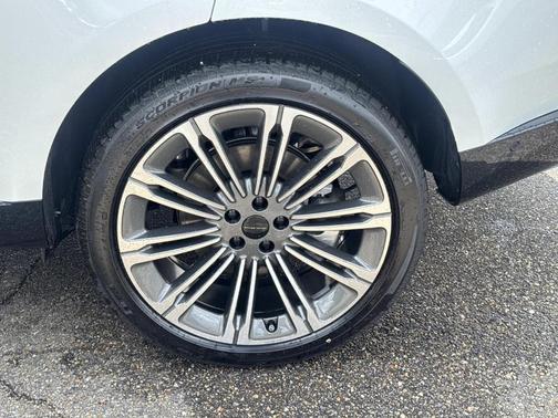 Ostuni Pearl White 2026 Land Rover Range Rover P400 SE