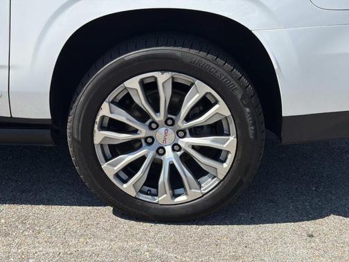 White Frost Tri-Coat 2021 GMC Yukon XL Denali