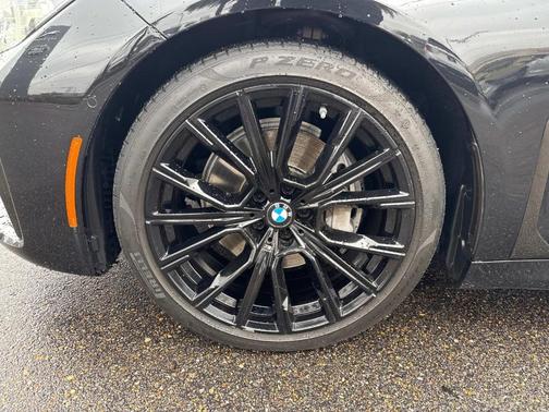 2022 BMW 740 i