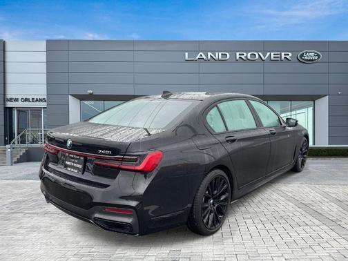 2022 BMW 740 i
