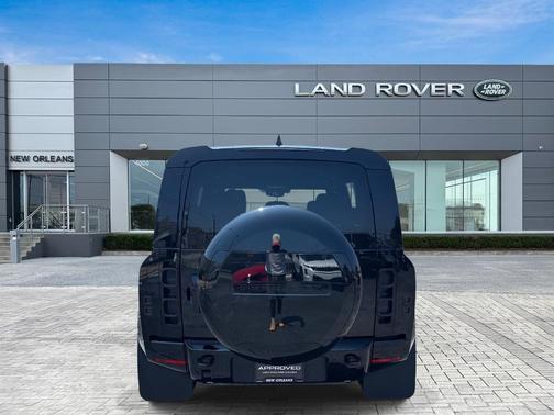 2024 Land Rover Defender P400 X-Dynamic SE