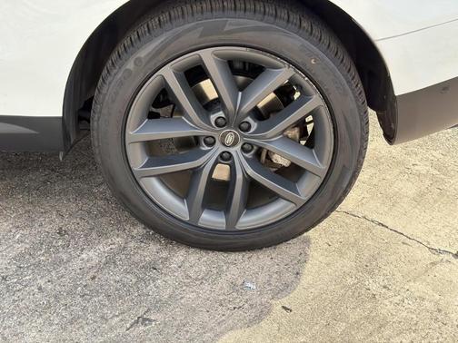 Fuji White 2023 Land Rover Range Rover Sport SE