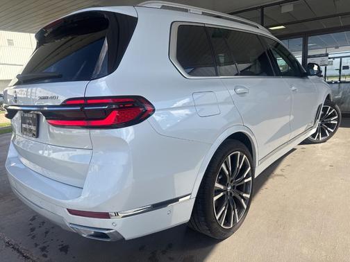 2023 BMW X7 xDrive40i