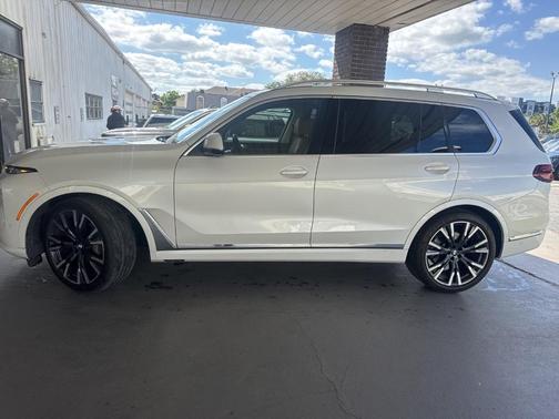 2023 BMW X7 xDrive40i