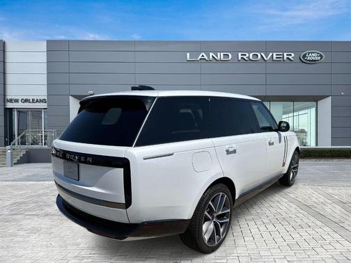 Ostuni Pearl White 2026 Land Rover Range Rover P400 SE 7 Seat