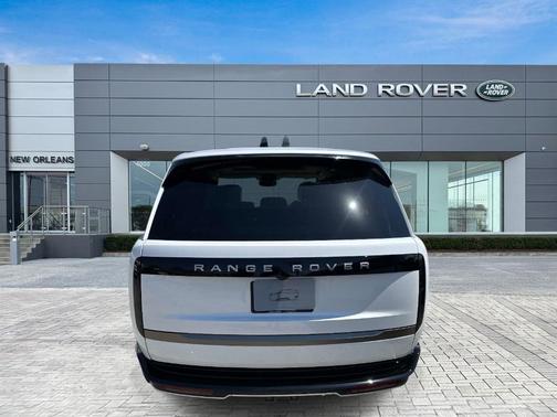 Ostuni Pearl White 2026 Land Rover Range Rover P400 SE 7 Seat